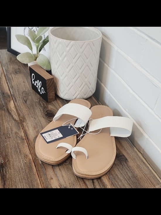 Universal Thread Shoes - Universal Thread White Toe-Loop Slide Sandals